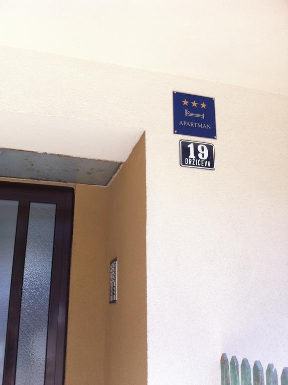 Nina, Apartment In City Centre 스플리트 객실 사진