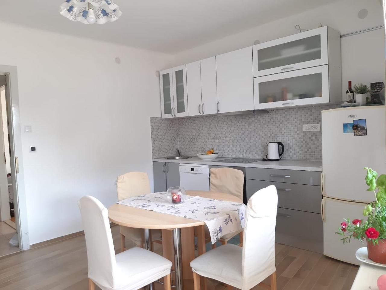 Nina, Apartment In City Centre 스플리트 외부 사진