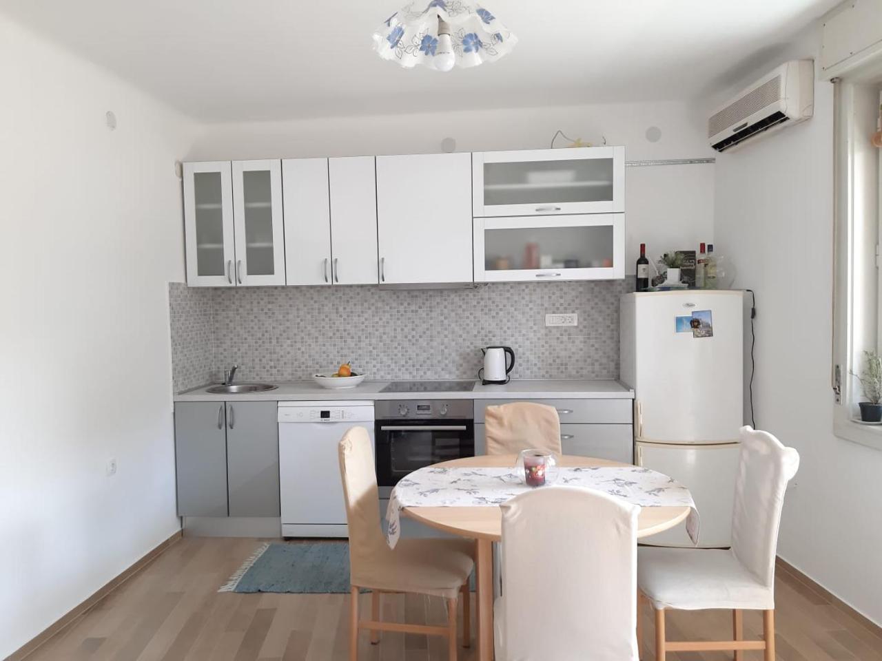 Nina, Apartment In City Centre 스플리트 외부 사진